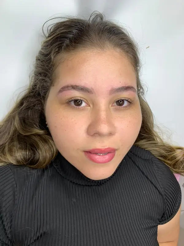 Sobrancelhas logo depois do brow lamination