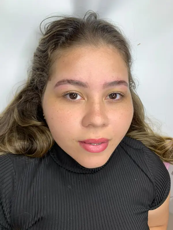 Sobrancelhas logo depois do brow lamination