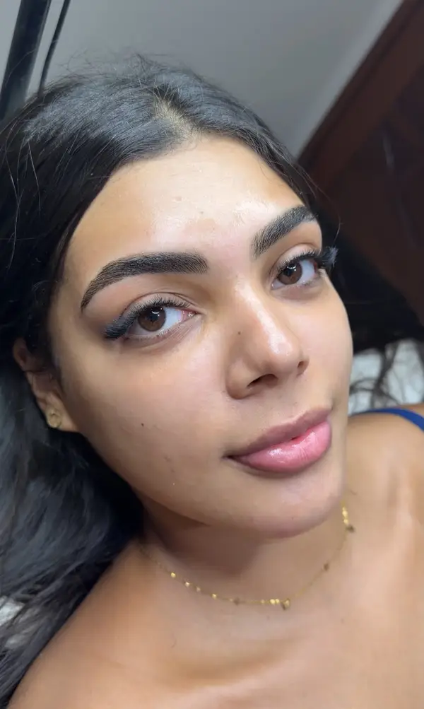 Sobrancelhas com design e henna