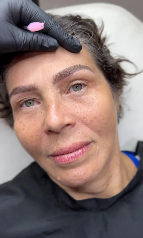 Sobrancelhas com a técnica shadow já cicatrizadas